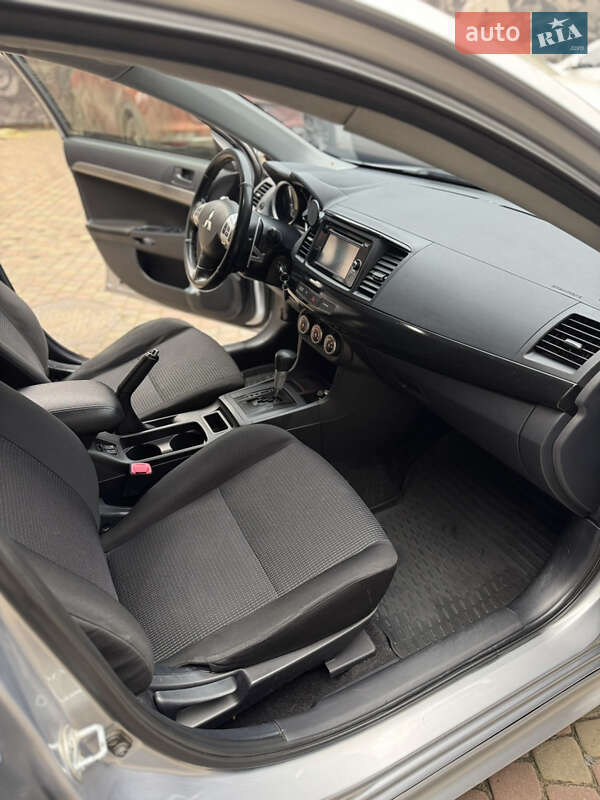 Седан Mitsubishi Lancer 2010 в Києві