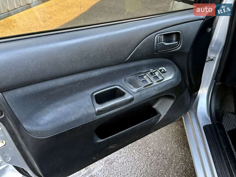 Седан Mitsubishi Lancer 2007 в Киеве