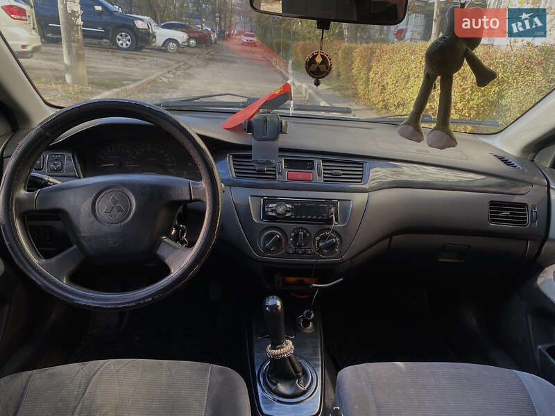 Седан Mitsubishi Lancer 2004 в Запоріжжі