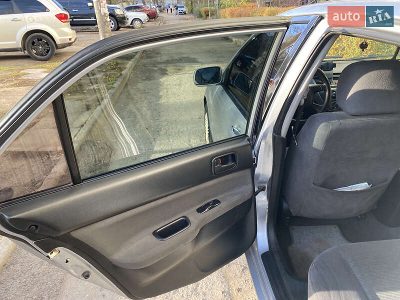 Седан Mitsubishi Lancer 2004 в Запоріжжі