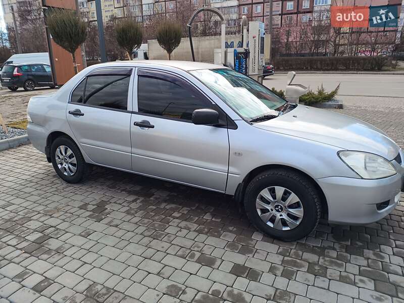 Седан Mitsubishi Lancer 2004 в Днепре