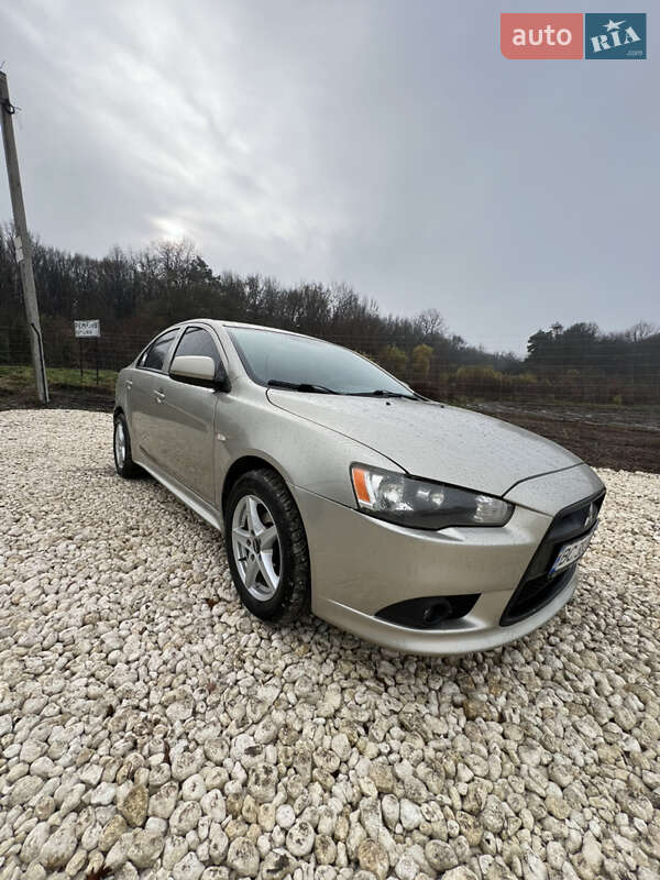 Седан Mitsubishi Lancer 2011 в Львові