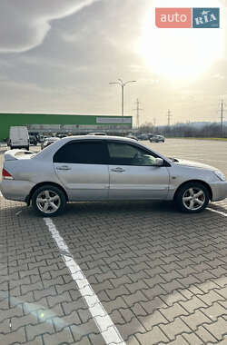 Седан Mitsubishi Lancer 2007 в Черновцах