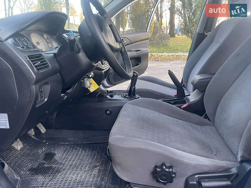 Седан Mitsubishi Lancer 2004 в Теофиполе