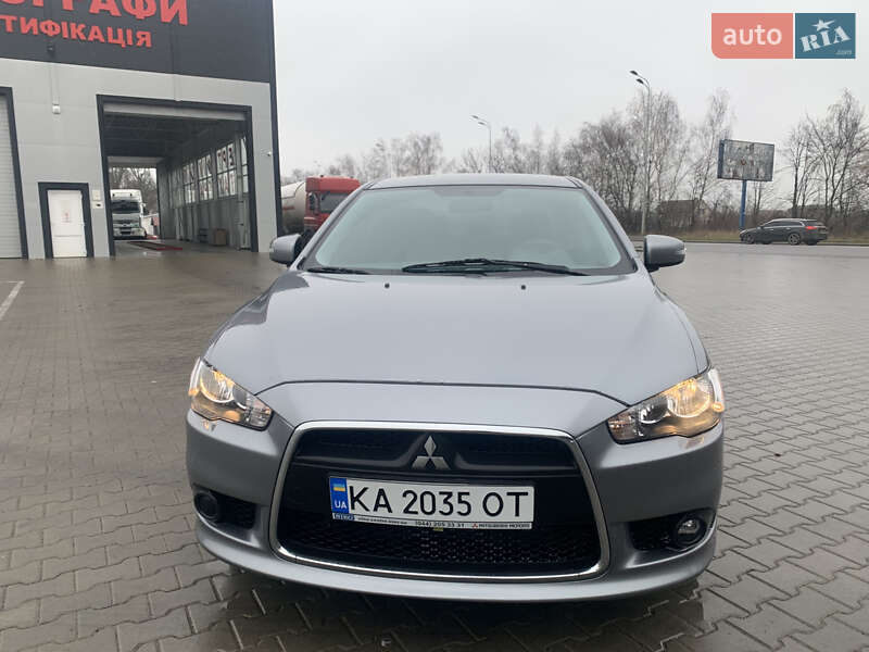 Седан Mitsubishi Lancer 2015 в Киеве