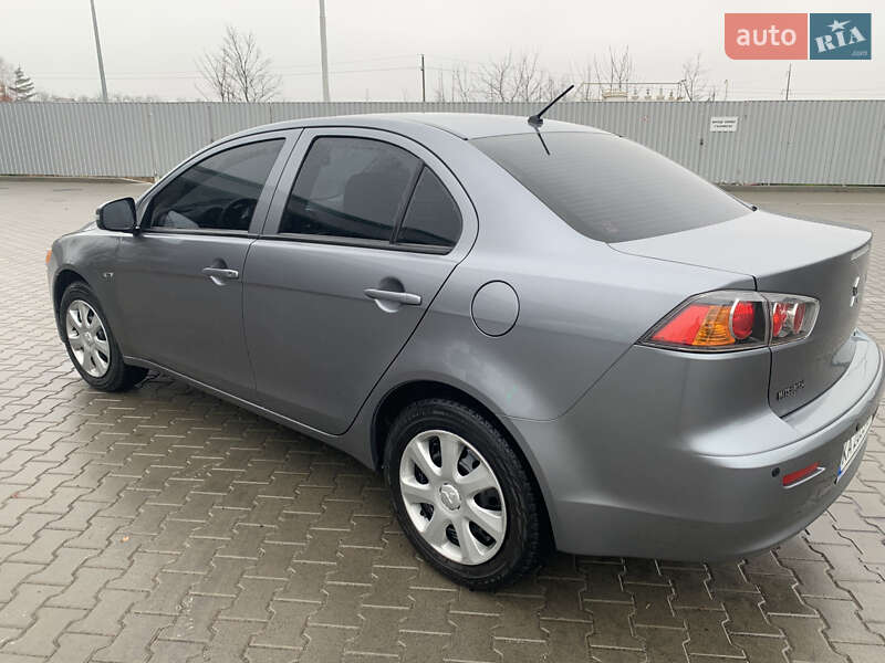 Седан Mitsubishi Lancer 2015 в Киеве