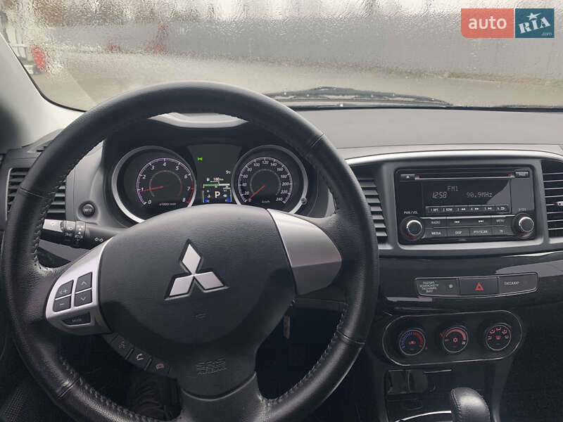 Седан Mitsubishi Lancer 2015 в Киеве
