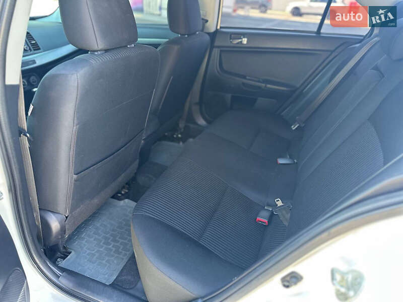 Седан Mitsubishi Lancer 2015 в Днепре