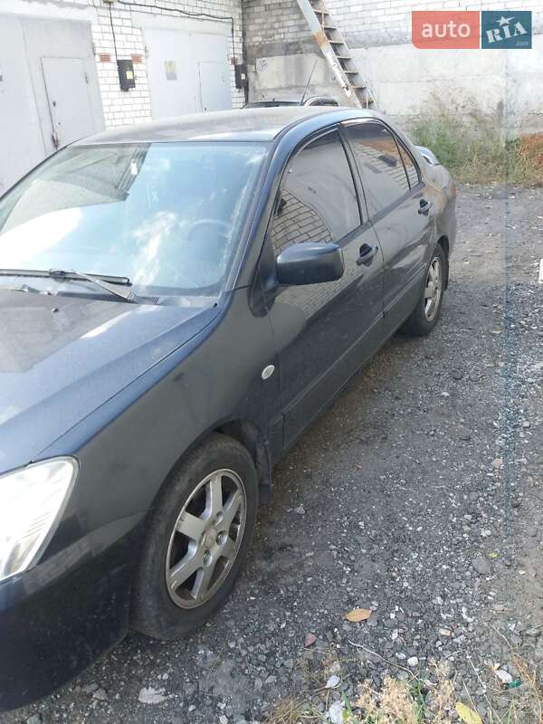 Седан Mitsubishi Lancer 2004 в Києві