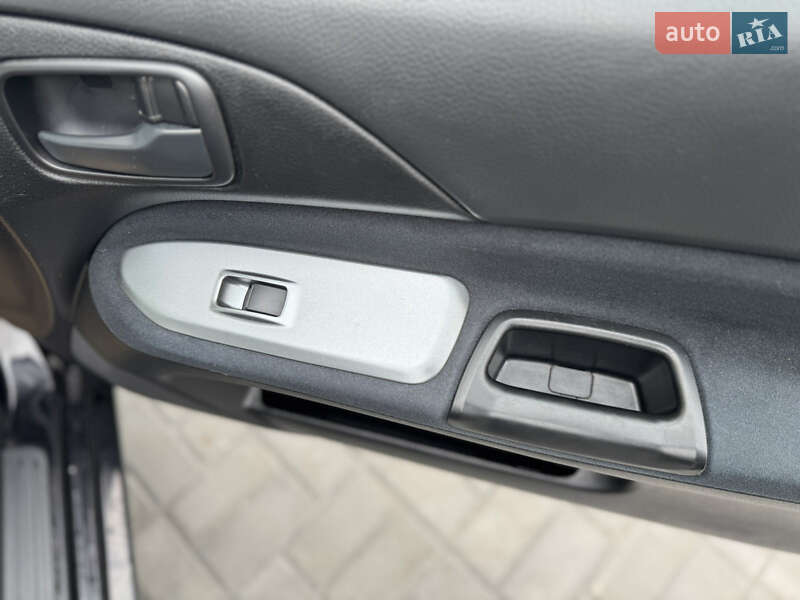Седан Mitsubishi Lancer 2009 в Дніпрі