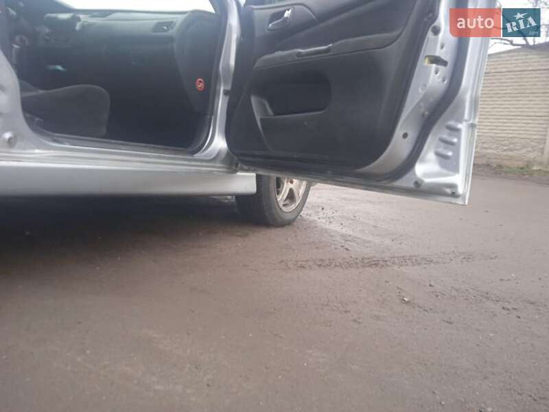 Седан Mitsubishi Lancer 2004 в Харкові