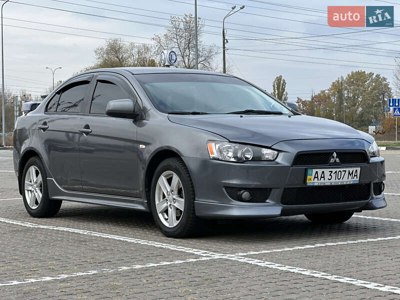 Седан Mitsubishi Lancer 2009 в Киеве