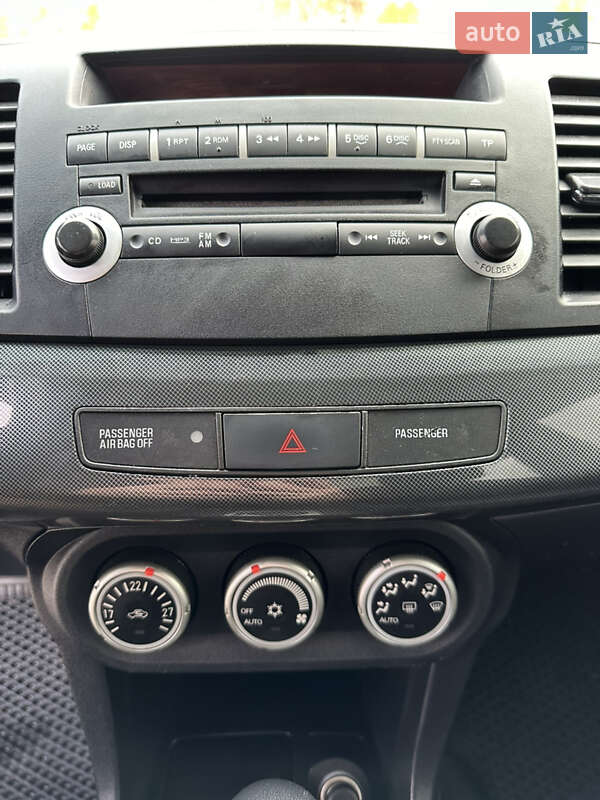 Седан Mitsubishi Lancer 2009 в Киеве