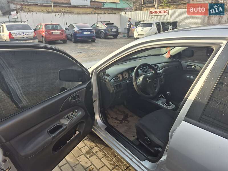 Седан Mitsubishi Lancer 2006 в Чернівцях