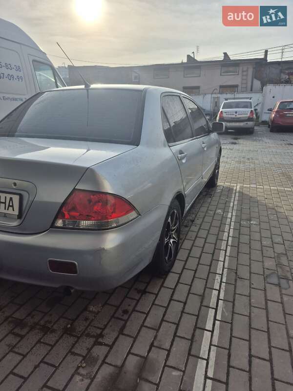 Седан Mitsubishi Lancer 2006 в Чернівцях
