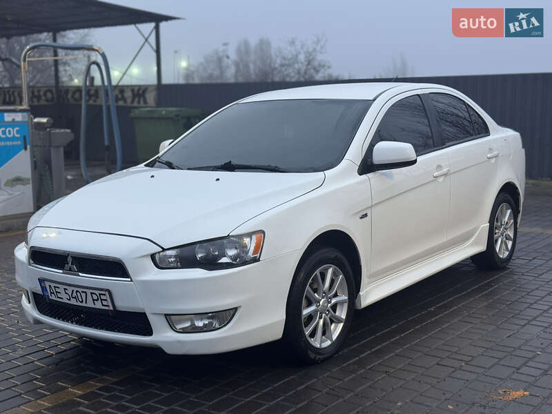 Седан Mitsubishi Lancer 2015 в Дніпрі
