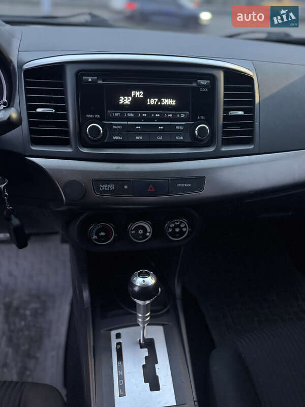 Седан Mitsubishi Lancer 2015 в Дніпрі