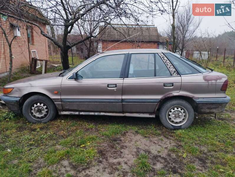 Ліфтбек Mitsubishi Lancer 1990 в Вінниці