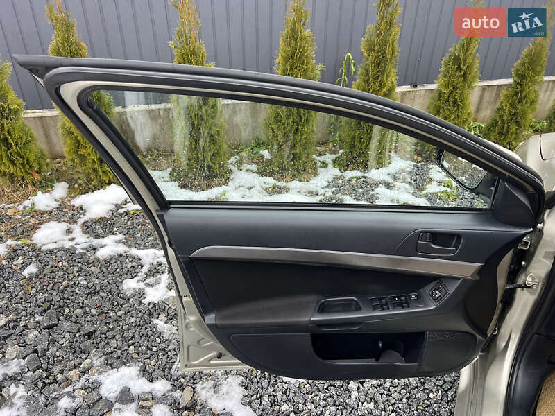 Седан Mitsubishi Lancer 2009 в Львове