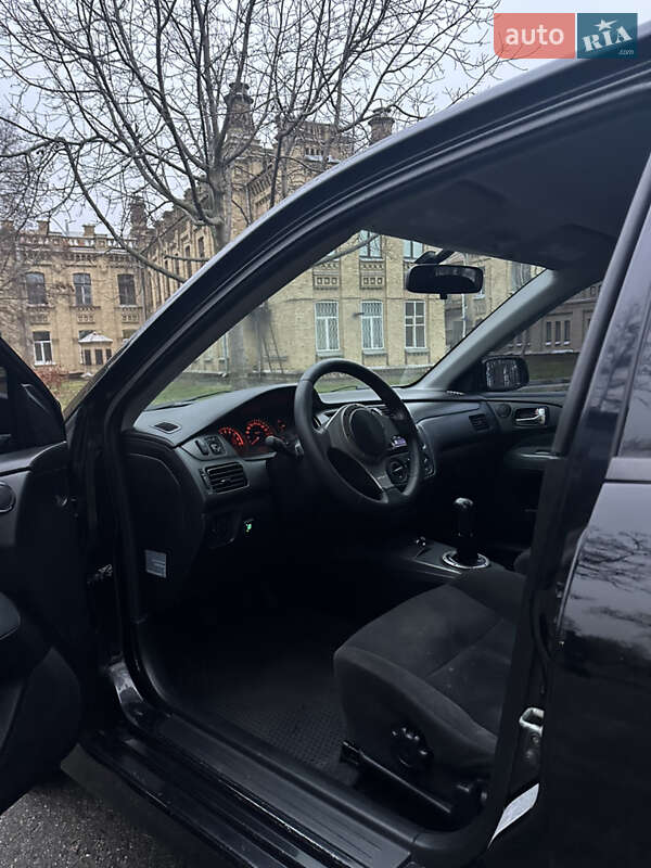 Седан Mitsubishi Lancer 2005 в Києві
