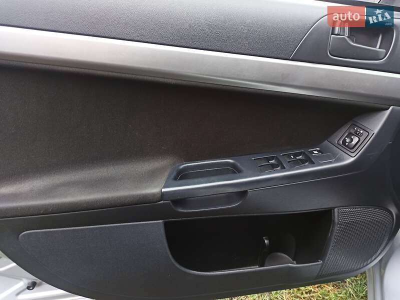 Седан Mitsubishi Lancer 2011 в Черкасах