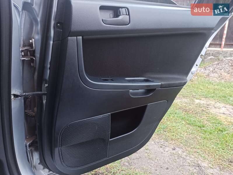 Седан Mitsubishi Lancer 2011 в Черкасах