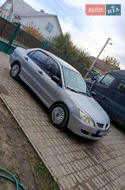 Седан Mitsubishi Lancer 2004 в Черновцах
