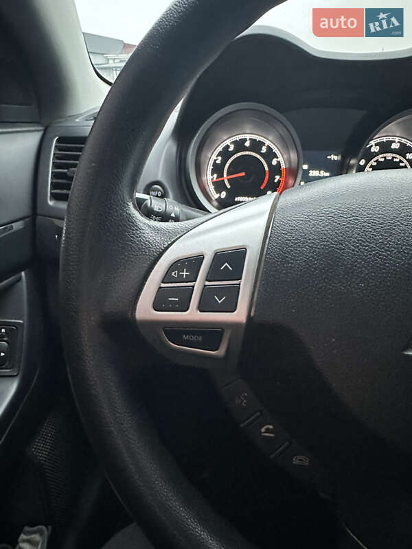 Седан Mitsubishi Lancer 2017 в Києві фото 28 Седан Mitsubishi Lancer 2017 в Києві