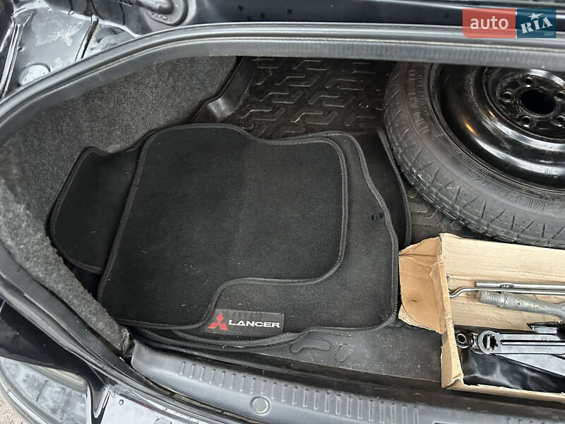 Седан Mitsubishi Lancer 2017 в Києві фото 37 Седан Mitsubishi Lancer 2017 в Києві