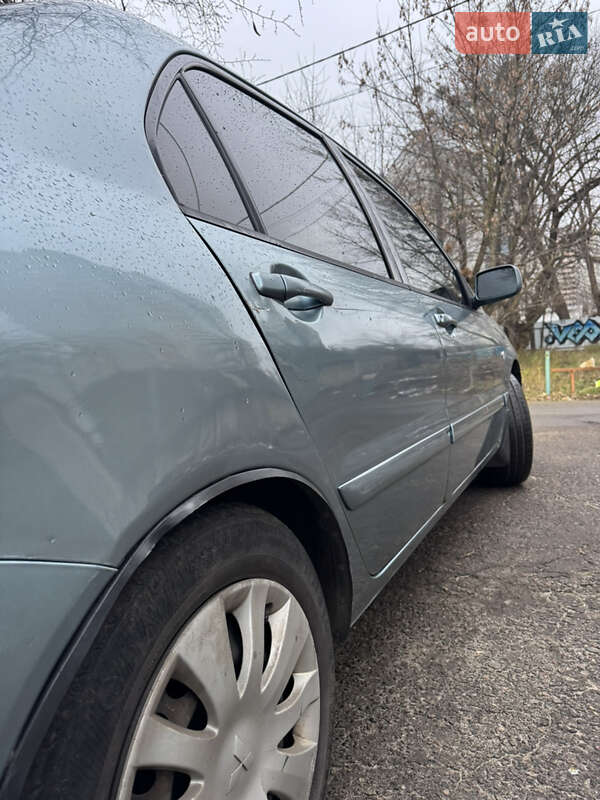 Седан Mitsubishi Lancer 2006 в Киеве