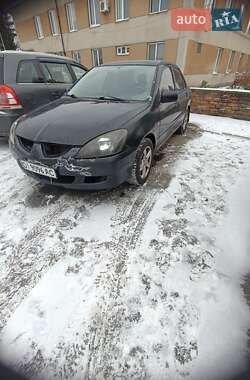 Седан Mitsubishi Lancer 2004 в Шпикове