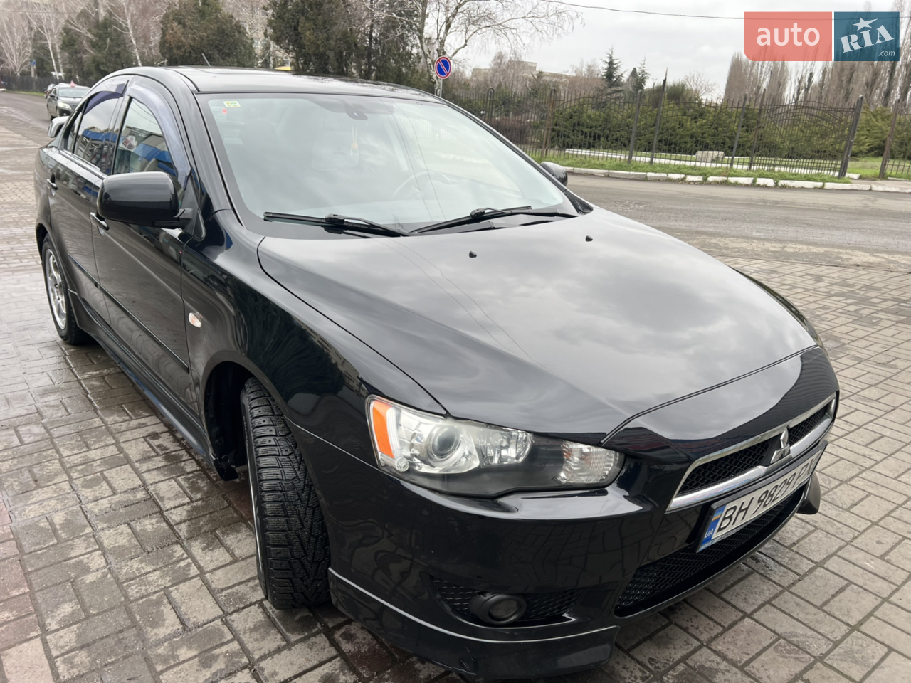 В зв’язку з сімейними обставинами продаю своє авто. Володію 3 роки. Авто в максимальній комплектації 
- Комплектація GT
- Заводська лінзована оптика з  підсвічуванням поворотів 
- Датчик світла
- Датчик дощу
- Люк
- Музика Rockford із саббуфером( все заводське)
- Клімат контроль( повністю обслуговуваний)
- Радіатор на акпп ( влітку не перегрівається)
- Безключовий доступ
- Оригінальні  Rally Art диски на 18 ( літо ) і запаска Rally Art!
- Зимні оригінальні диски на 16 з гарною резиною 
- Оригінальний обвіс в коло
Машина повністю обслугована
На 155 тис регулювання клапанів, на 178 тис заміна всіх фільтрів і мастил
Виїхала з салону в кінці 2010 року
Було декілька переоформлень в межах однієї сімʼї, якщо цікаво- розповім
Я по факту 2й володар
Торг буде тільки біля авто



