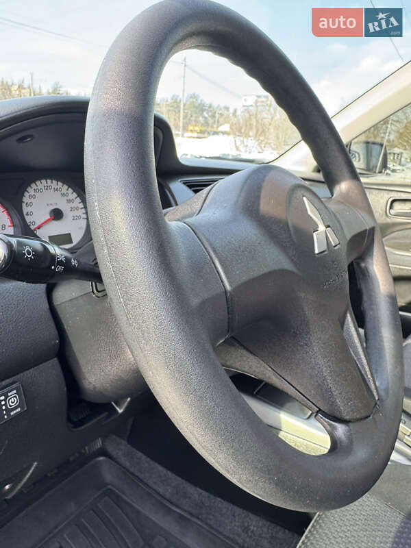 Седан Mitsubishi Lancer 2009 в Киеве фото 24 Седан Mitsubishi Lancer 2009 в Киеве