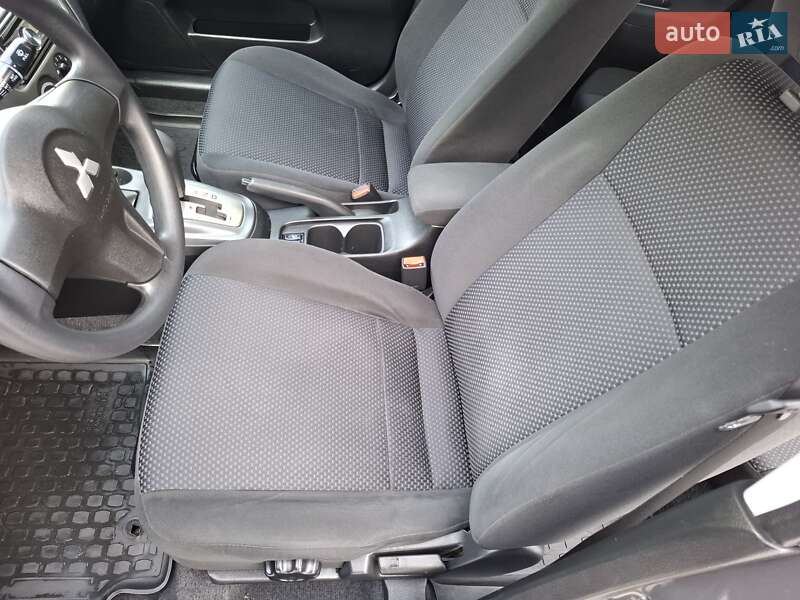 Седан Mitsubishi Lancer 2009 в Киеве