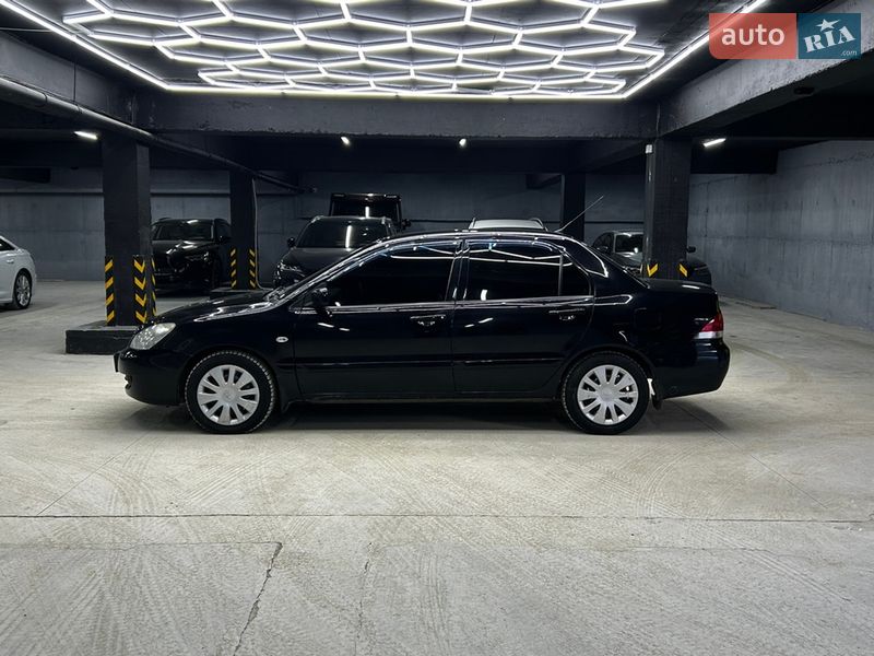 Седан Mitsubishi Lancer 2008 в Черновцах