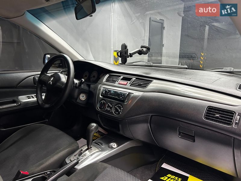 Седан Mitsubishi Lancer 2008 в Черновцах