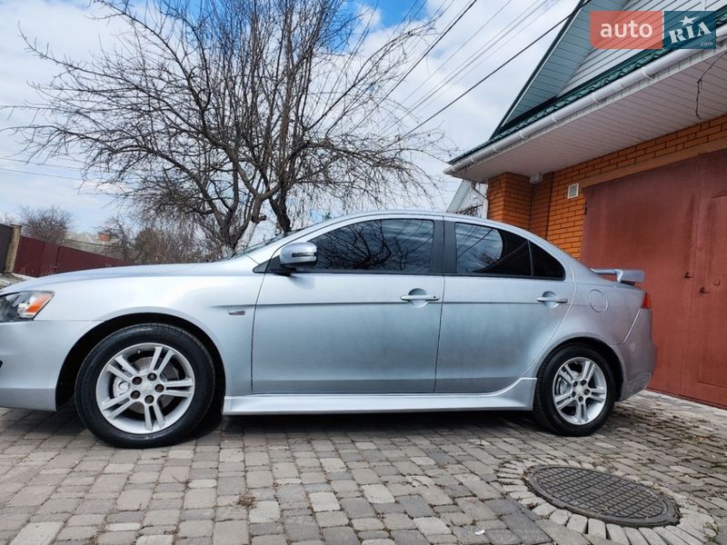 Седан Mitsubishi Lancer 2014 в Чернигове