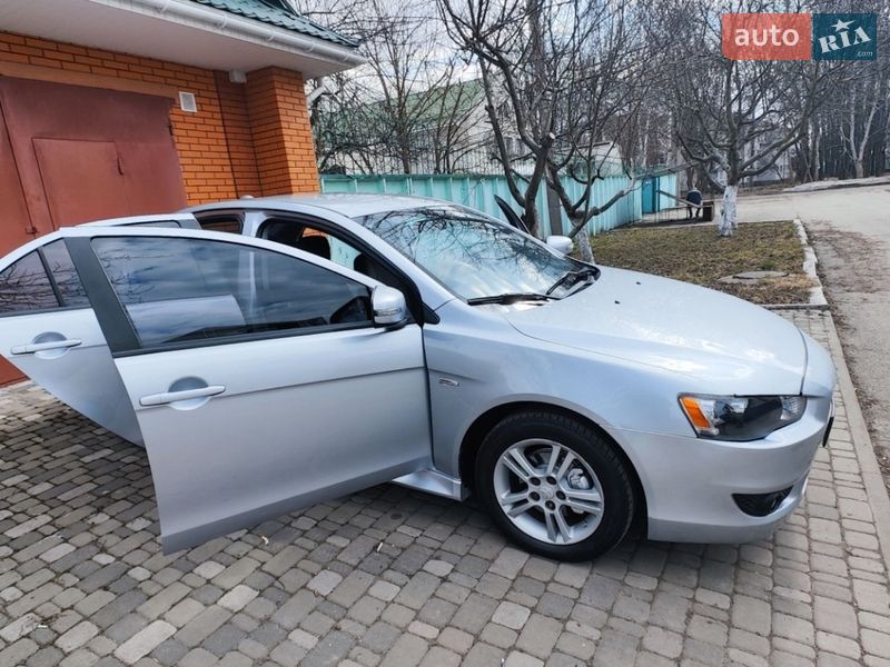 Седан Mitsubishi Lancer 2014 в Чернигове
