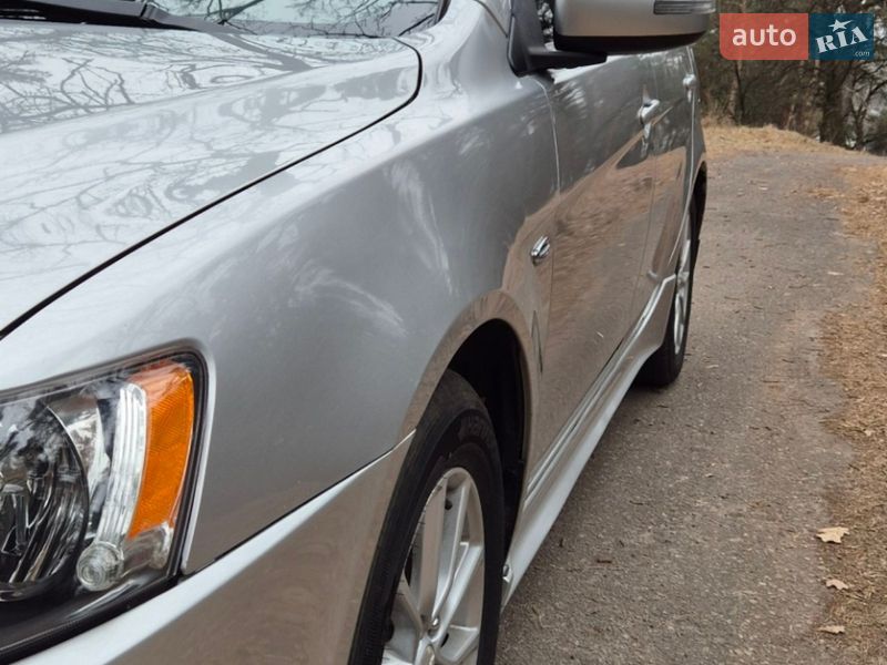 Седан Mitsubishi Lancer 2015 в Чернигове