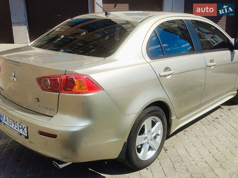 Седан Mitsubishi Lancer 2009 в Києві