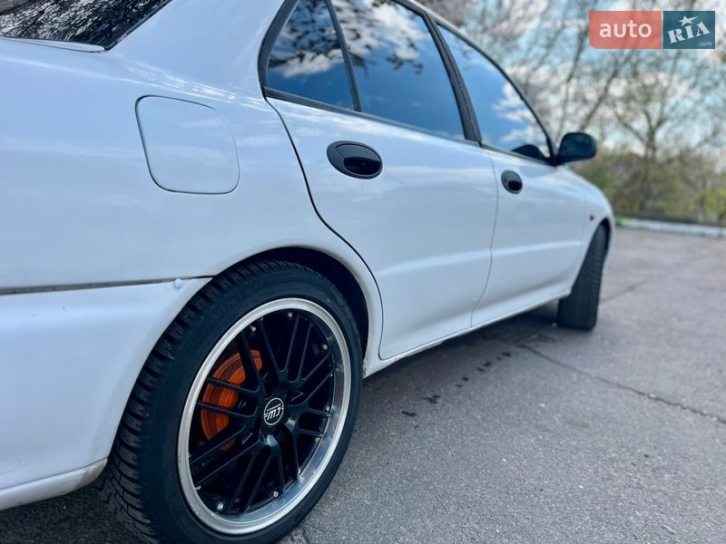 Седан Mitsubishi Lancer 1995 в Кременчуці