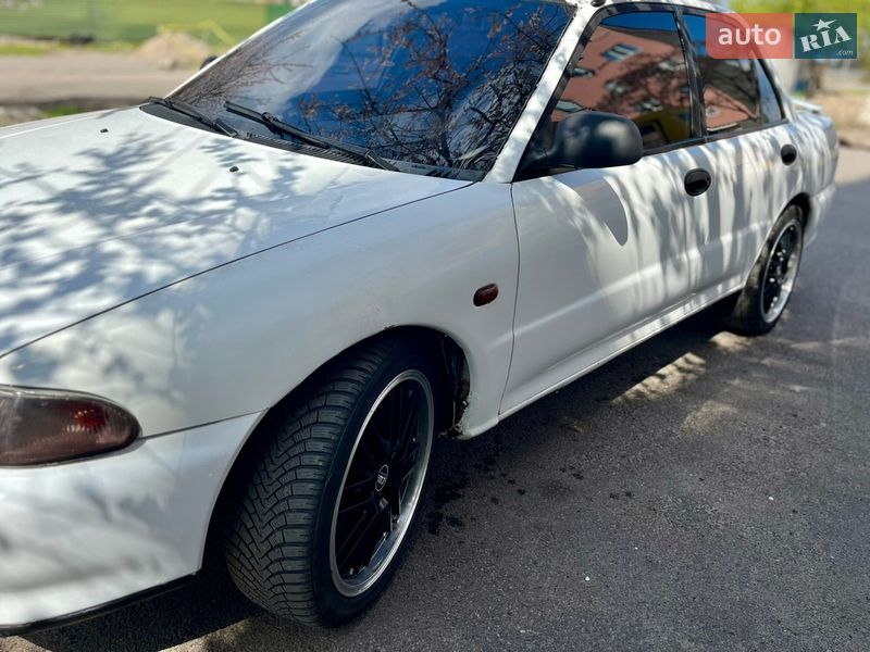 Седан Mitsubishi Lancer 1995 в Кременчуці
