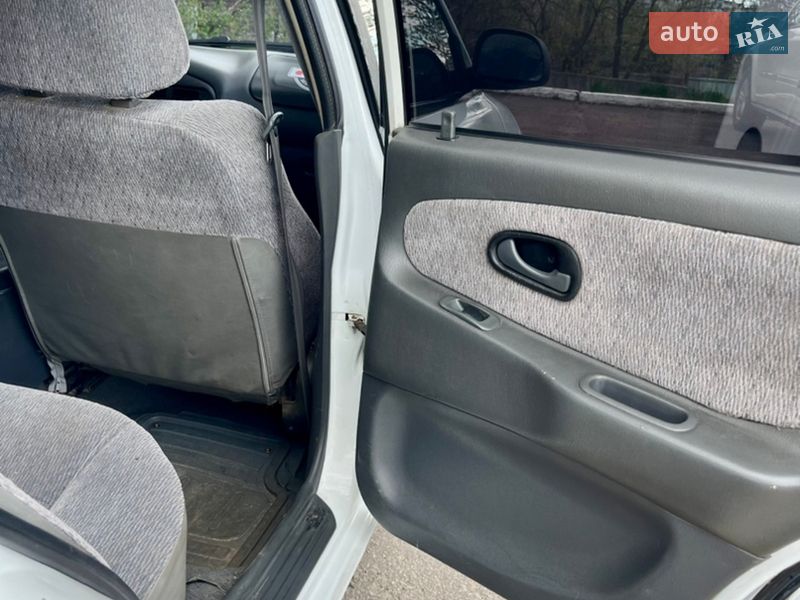 Седан Mitsubishi Lancer 1995 в Кременчуці