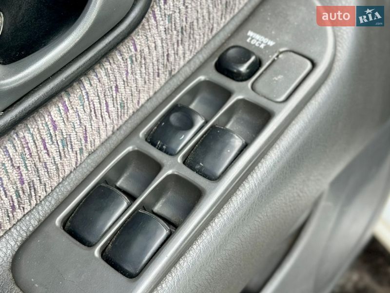 Седан Mitsubishi Lancer 1995 в Кременчуці