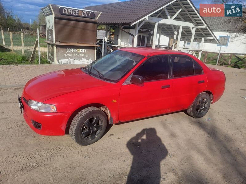 Седан Mitsubishi Lancer 1996 в Старом Селе