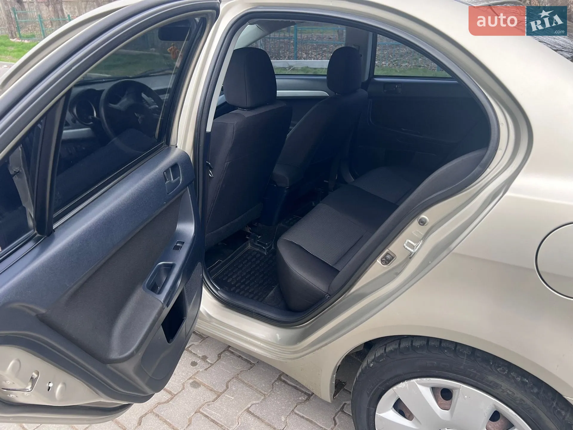 2010 Mitsubishi Lancer - мініатюра 11