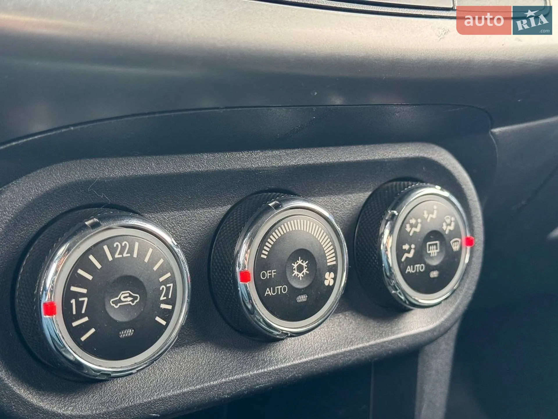2011 Mitsubishi Lancer - мініатюра 28