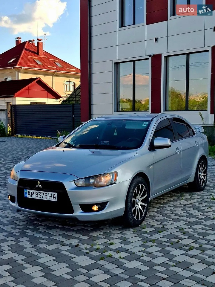 2010 Mitsubishi Lancer - мініатюра 12