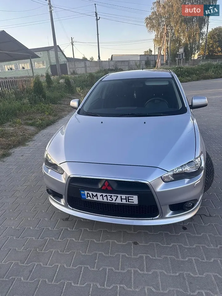 2010 Mitsubishi Lancer - мініатюра 14