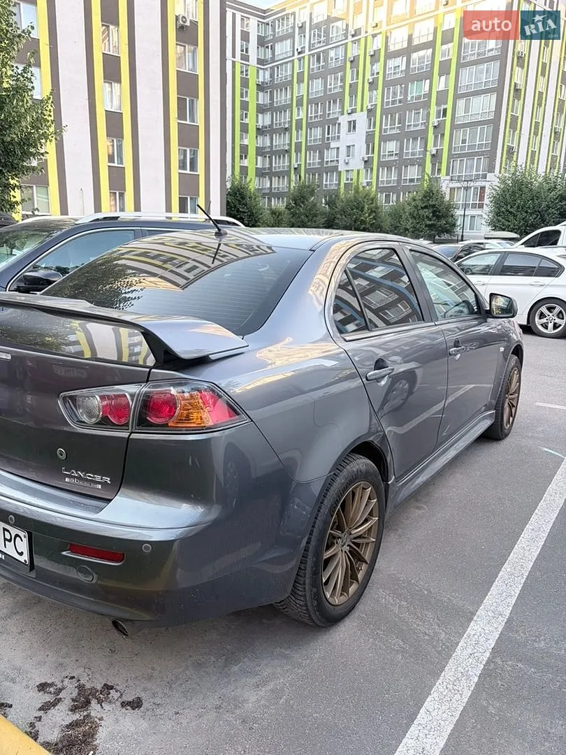 2010 Mitsubishi Lancer - мініатюра 4